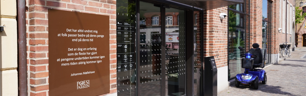 Værket "Tiden går" på SparNords bygning i Danmarksgade