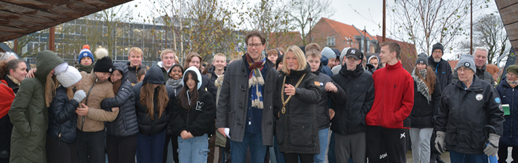 Foto af Peter Dyreborg og alle eleverne