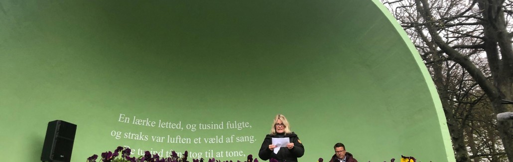 Foto af borgmester der holder tale